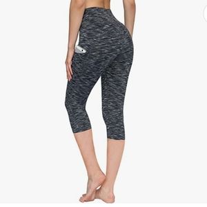 PHISOCKAT Women's Capris Yoga Pants with Pockets